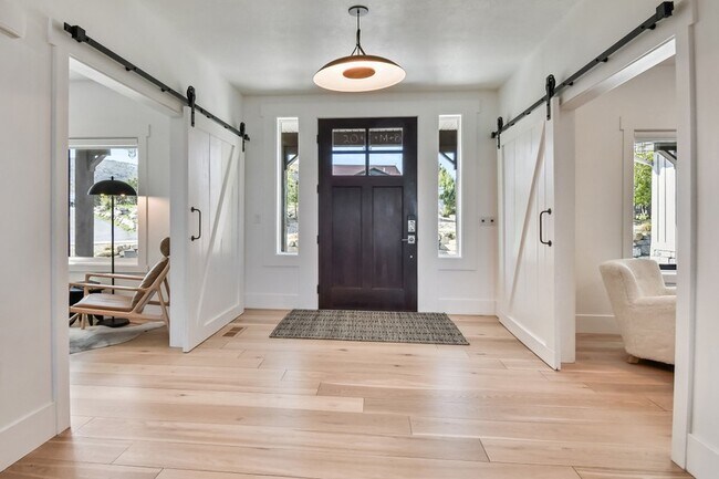 Foto del edificio - 535 Trailridge Dr