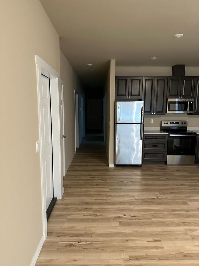 Building Photo - 3-bedroom 2-bath Duplex