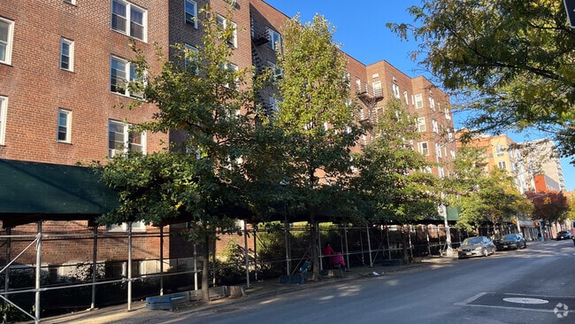 Building Photo - 4240 Bowne St