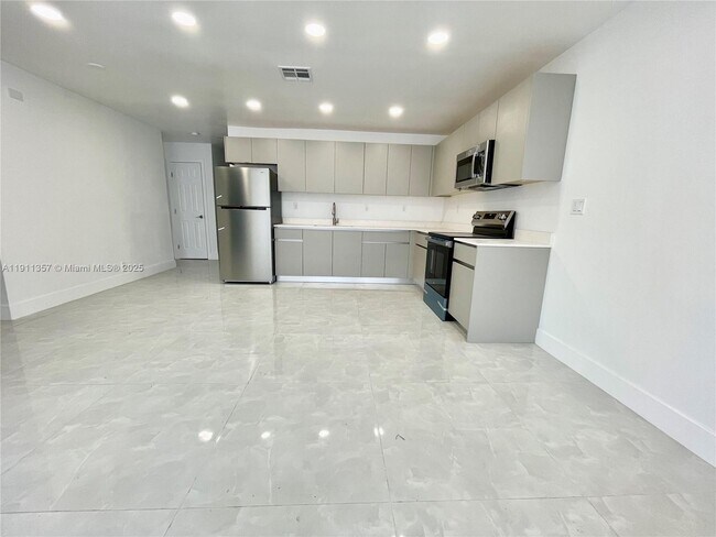 Foto del edificio - 5810 NW 27th Ct