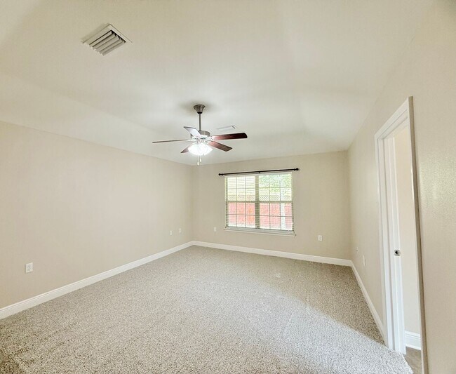 Foto del edificio - 3-Bed, 2 Bath All Brick Home