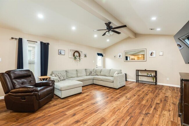 Foto del edificio - 9411 Emerald Green Dr
