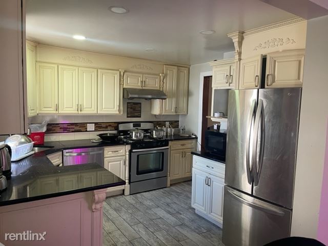 Primary Photo - 4 br, 2 bath House - 10705 95th ave