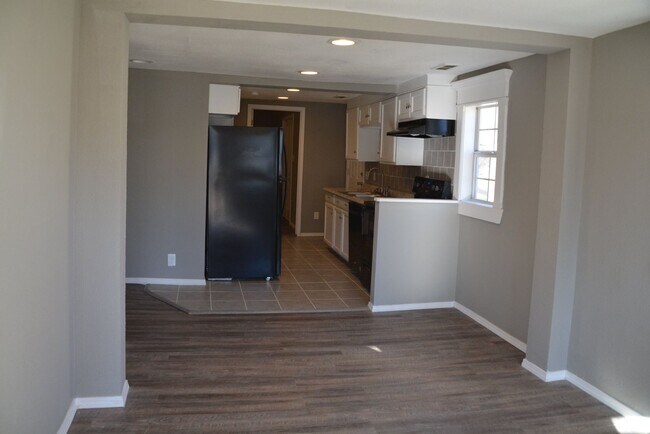 Foto del edificio - Recently Remodeled 3 bedroom 2 bathroom Home