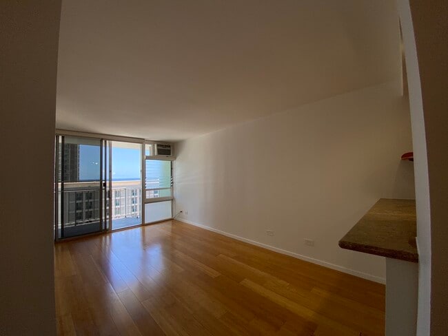 Building Photo - 1617 Kapiolani Blvd