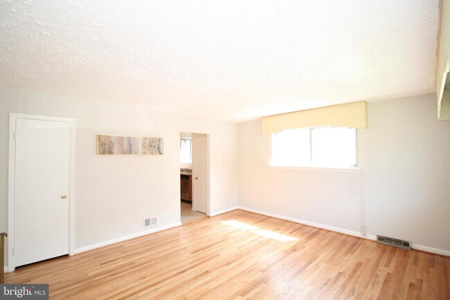 Building Photo - 5724 Nevada St