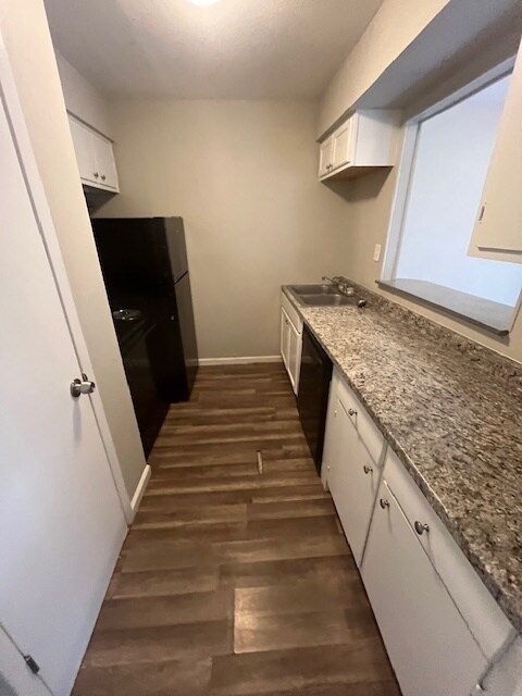 Foto del edificio - 3233 S Staples St