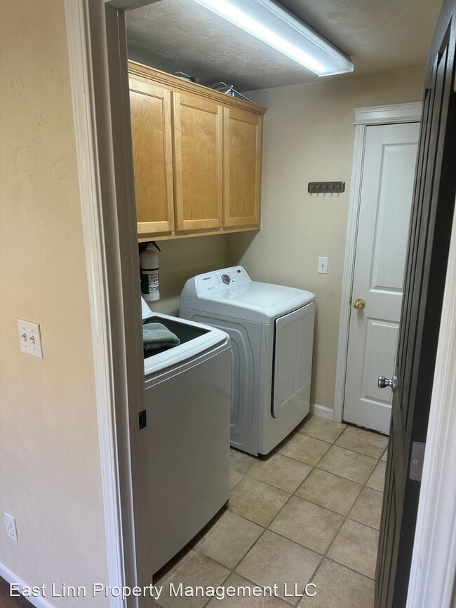 Building Photo - 4 br, 3 bath House - 4955 Mimosa Circle