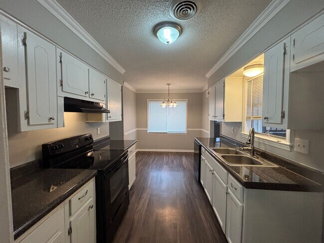 Foto del edificio - 1468 Mullins Station Rd