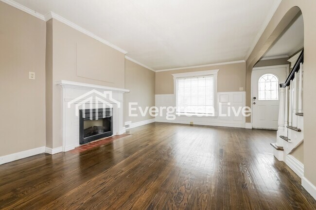 Foto del edificio - 8016 Holmes Rd