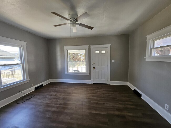 Building Photo - 1734 Silliman St