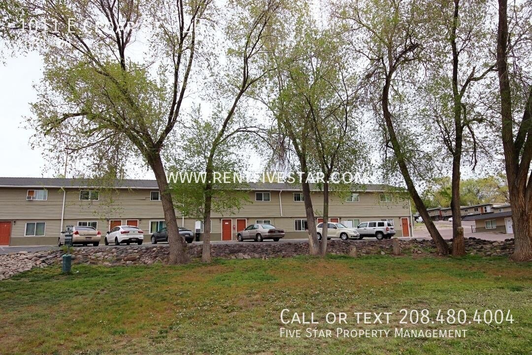 Building Photo - 1011 E Cedar St