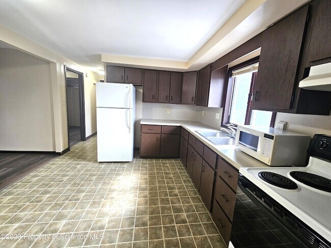 Foto del edificio - 526 Hughes Ct