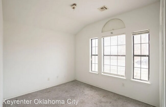 Building Photo - 3 br, 2 bath House - 1017 Kenwood Dr