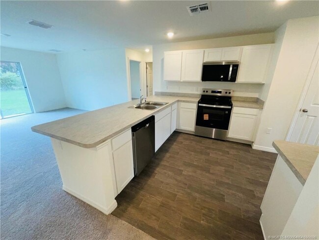 Building Photo - 1701 SE Manth Ln