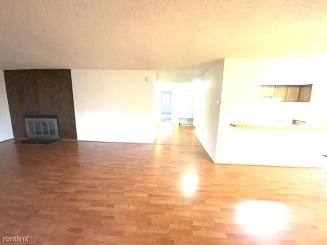 Building Photo - 2 br, 2 bath Condo - 7 Suntop Ct 201 Unit 201