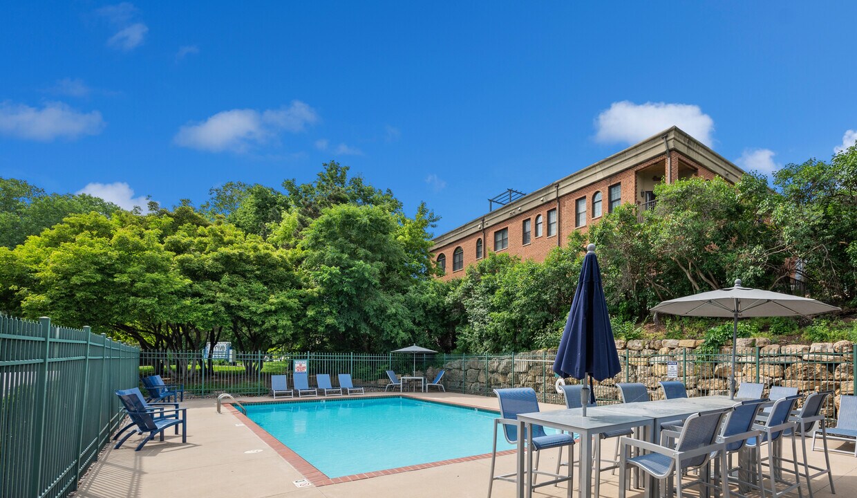 Alquiler de apartamentos en St. Louis Park, Minnesota, 55416, con piscina, en Inglewood Trails - Arrive Inglewood Trails
