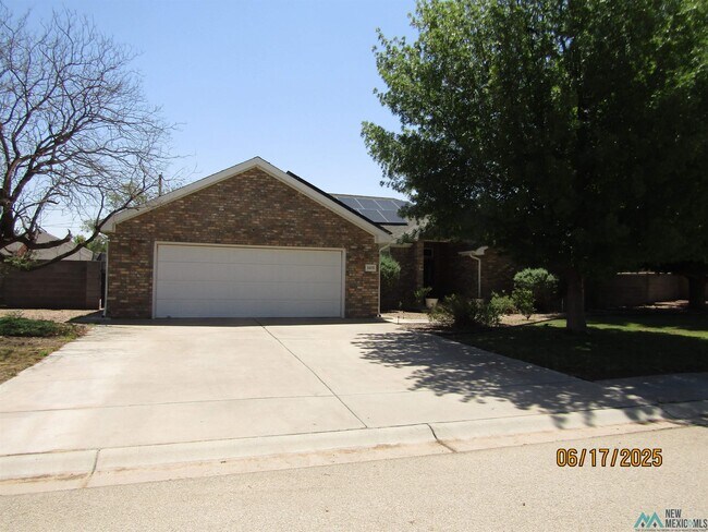 Building Photo - 1405 Lincoln Dr