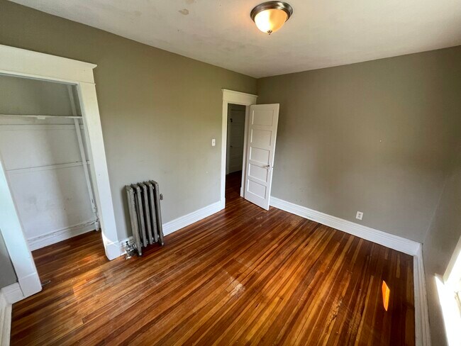 Foto del edificio - 2556 Van Vranken Ave.