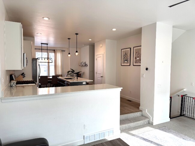 Foto del edificio - 811 E 975 N