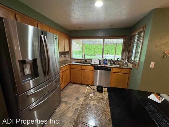 Building Photo - 3 br, 1.5 bath House - 5753 NW Landing Dr