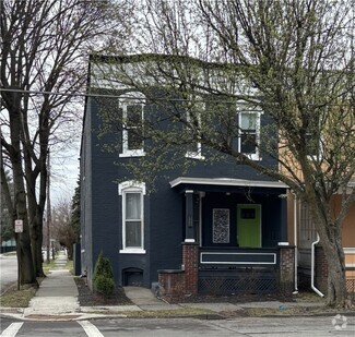 Building Photo - 349 W Clinton St