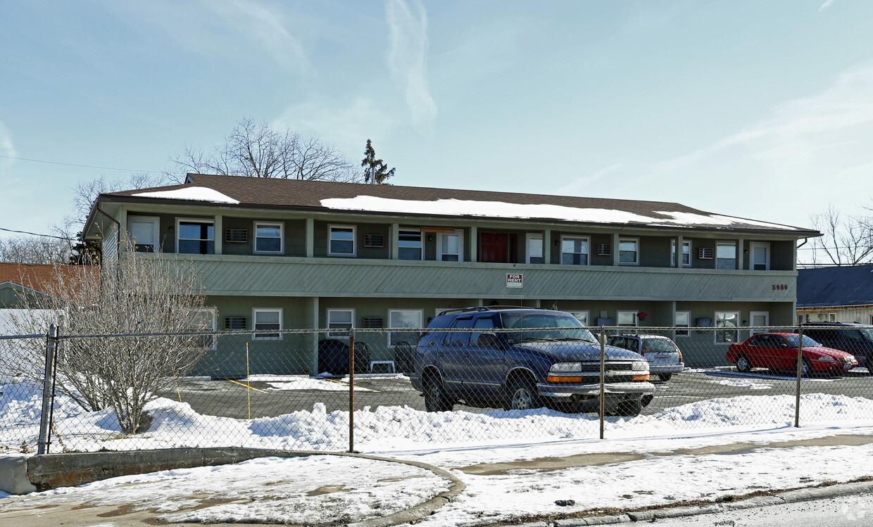 Building Photo - 5986 Edgewater Dr