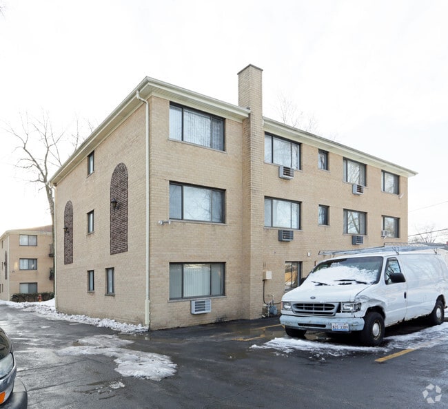 Building Photo - 1028 S York Rd