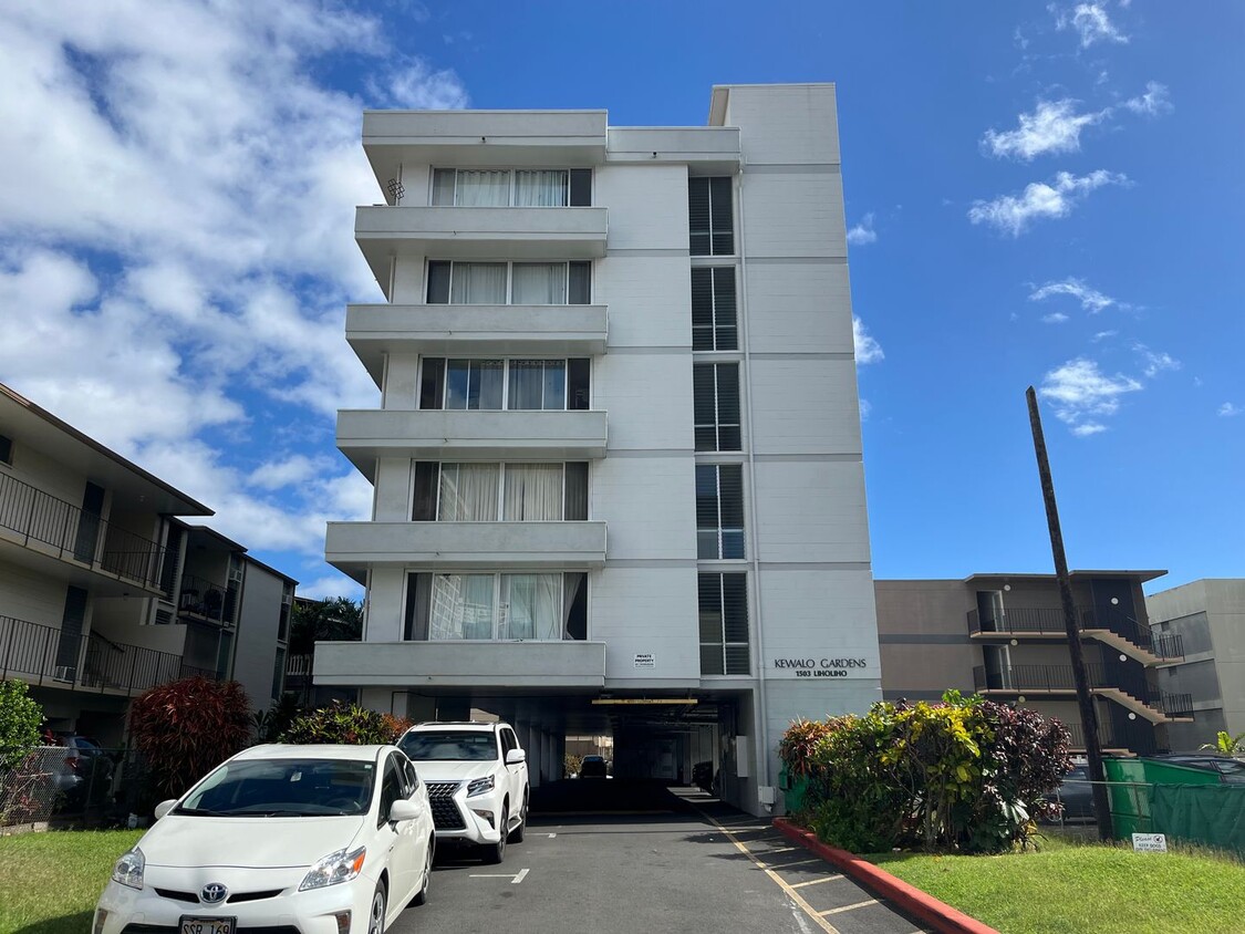 Foto principal - Kewalo Gardens 1 bedroom, 1 bath unit w/ 1...