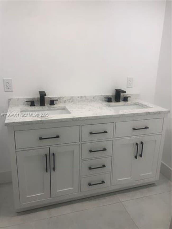 Building Photo - 10185 Collins Ave