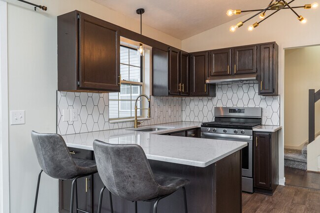 Building Photo - 2521 Woodmeadow Dr SE