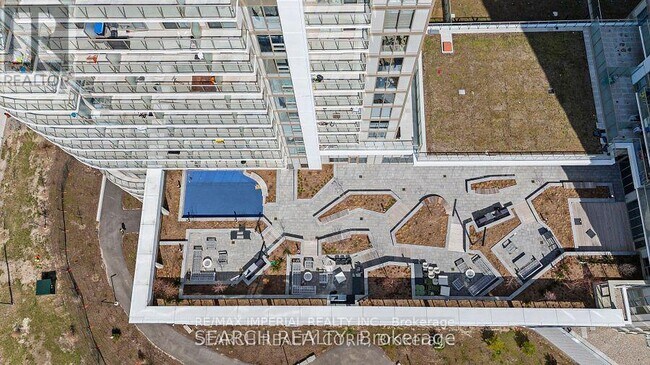 Photo du bâtiment - 2033 Kennedy Rd