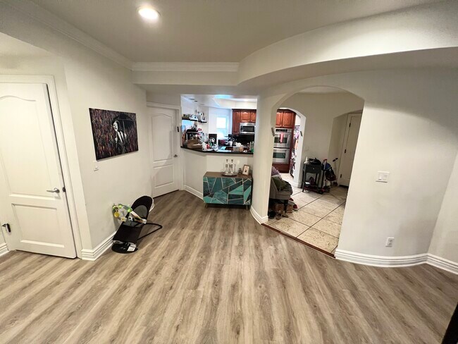 Foto del edificio - 1135 Rexford Dr