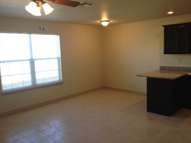 Building Photo - 2310 Sailing Way N