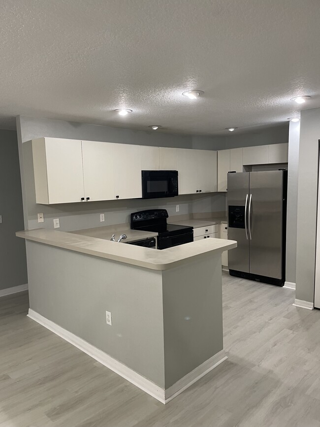 kitchen - 10335 Summerview Cir