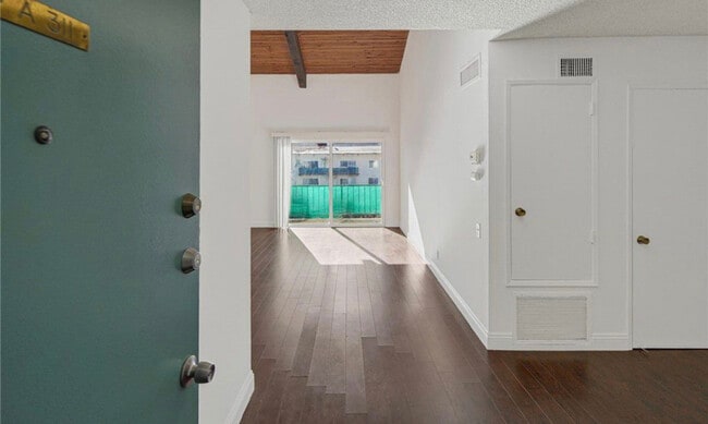 Walk-in - 5460 White Oak