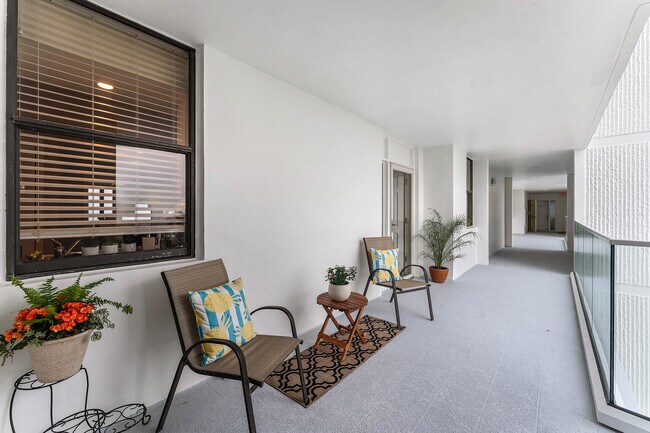 Foto del edificio - 100 S Beach Rd