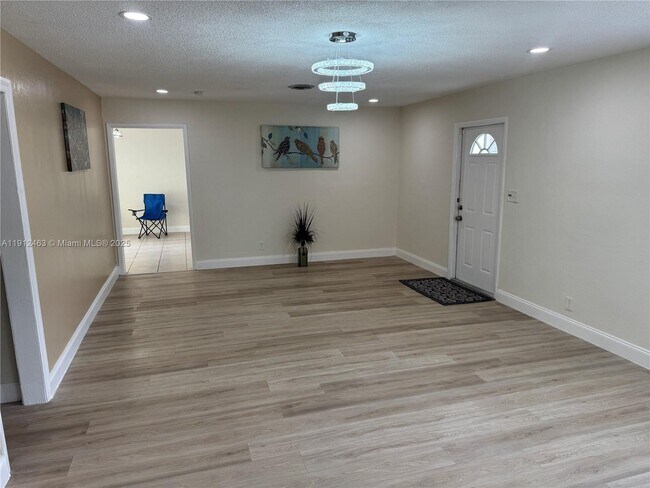 Foto del edificio - 1830 NW 61st Ave