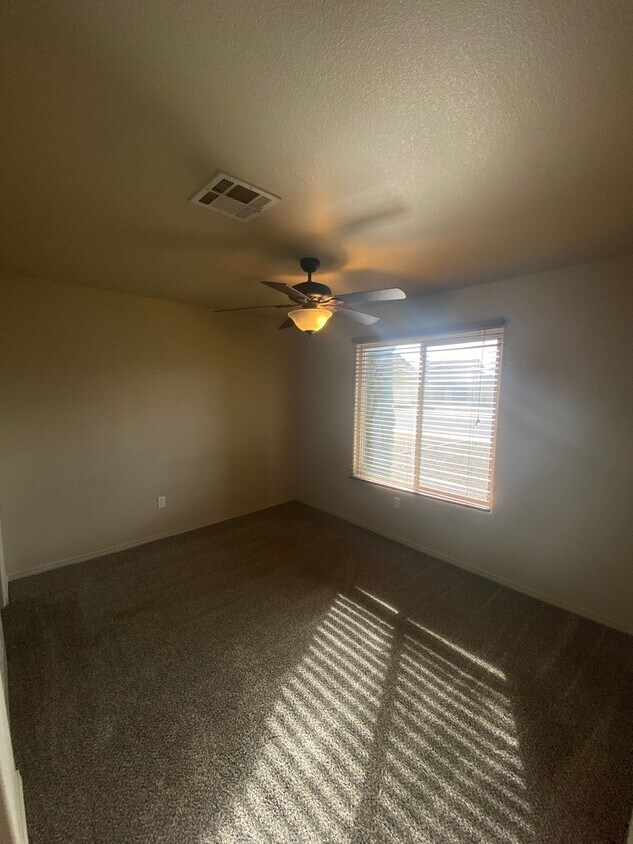 Foto principal - spacious 4 bedroom home in legends west