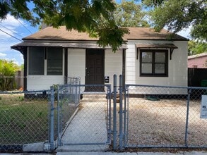 Building Photo - 1042 SW 11th Ave