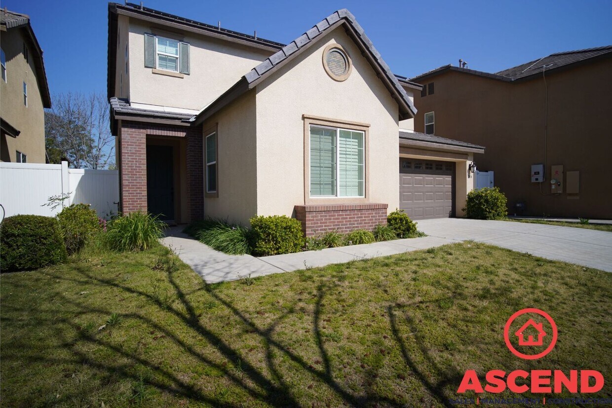 Primary Photo - Luxurious Living in a Gated Community: Sol...