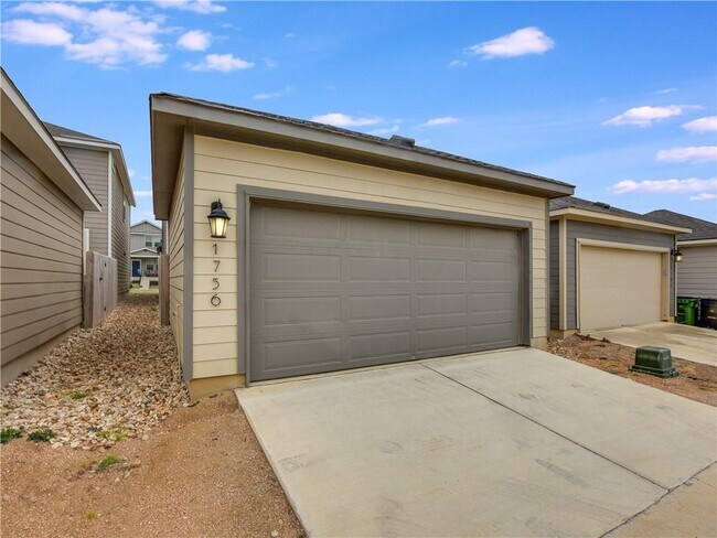 Building Photo - 1756 Yaupon Grove Ln