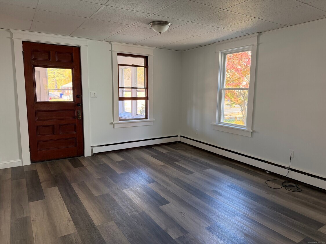 Building Photo - 105 Silver Ln