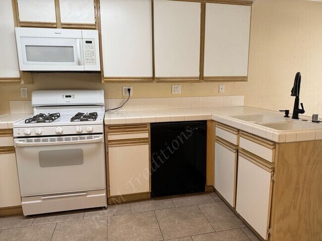 Foto del edificio - *** Please call us @ 661-266-1400 for info...