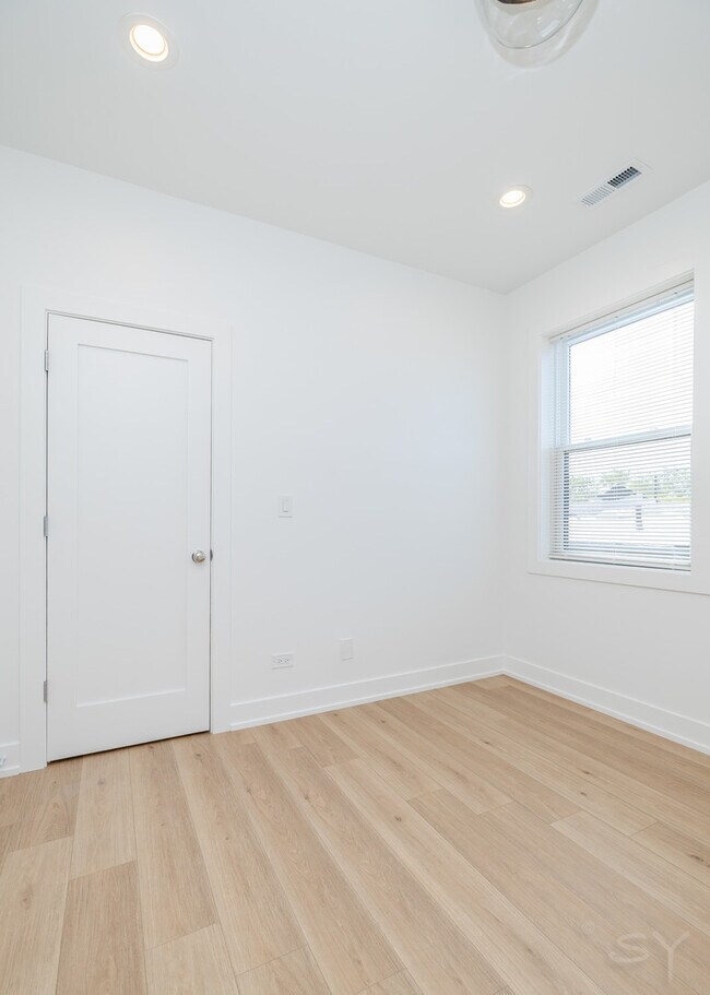 Foto del edificio - 6050 S Eberhart Ave
