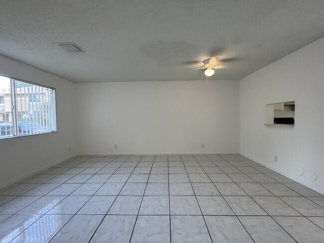 Building Photo - 1419 Sussex Dr