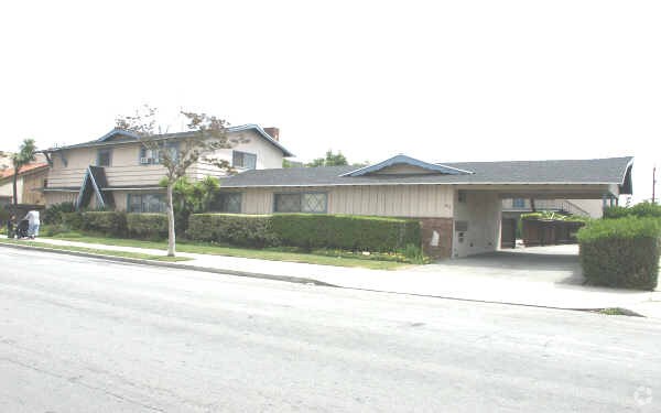 Primary Photo - 422 N Chandler Ave
