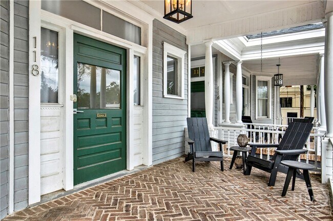 Building Photo - 118 W Waldburg St