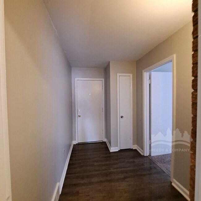 Foto del edificio - 3743 Lakehurst Dr