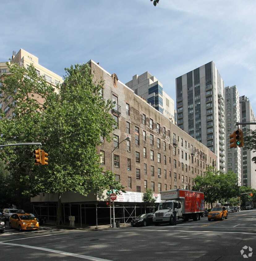 Primary Photo - 1213-1227 York Ave